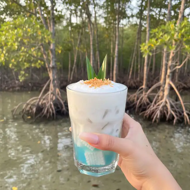 Creamy Malaysian Coconut Celebration Drink – Festive drink recipe from Malaysia