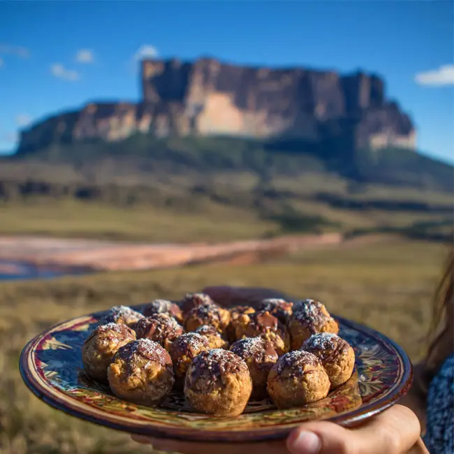 Dulce de Leche Venezuelan Cookie Truffles – Fast dessert recipe from Venezuela