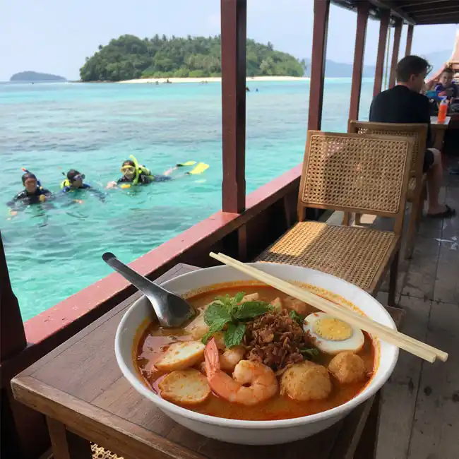 Signature Malaysian Curry Laksa – Festive soup recipe from Malaysia